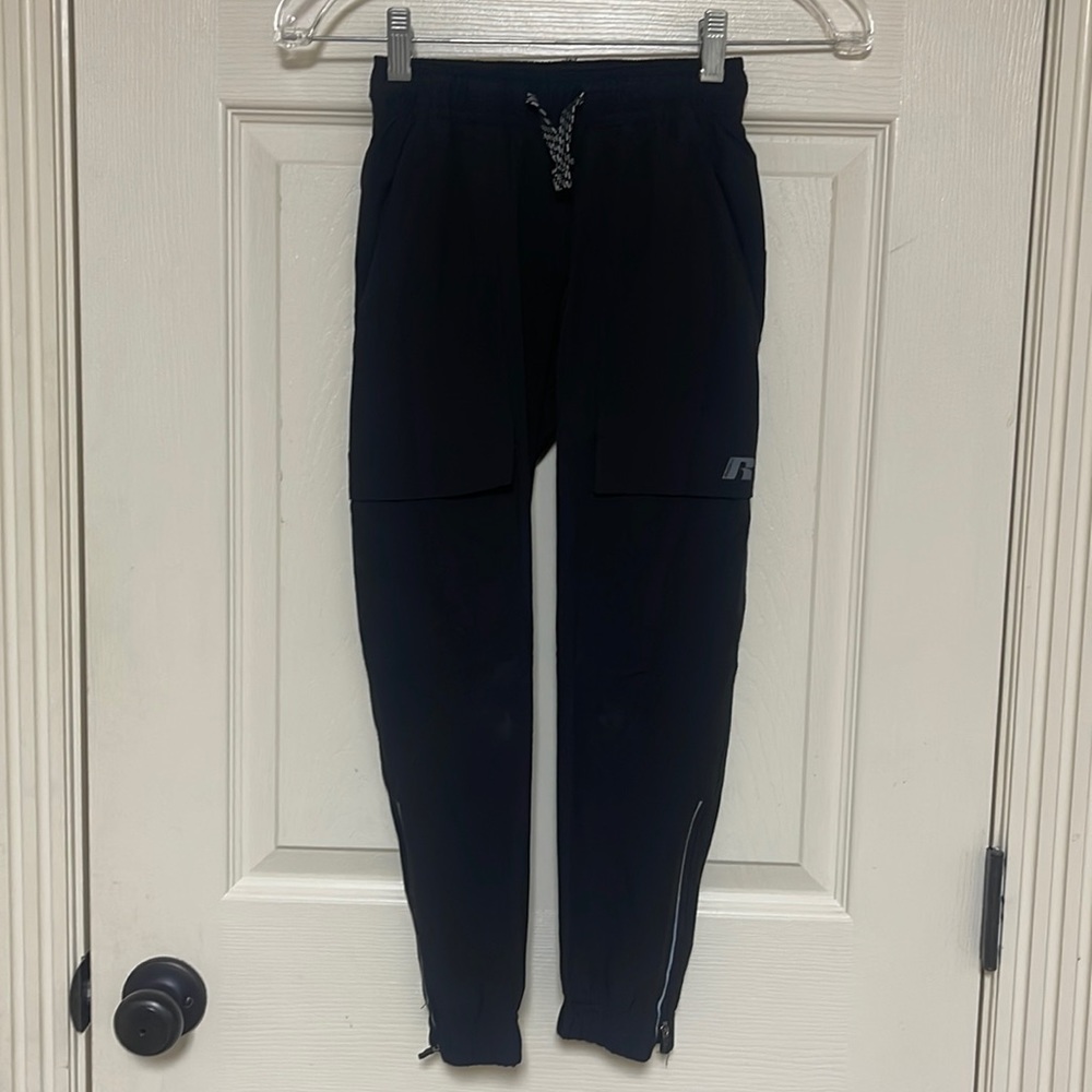 Russell size 8 black wind pants. Unlined. Dri-power 360. Pockets.Great condition